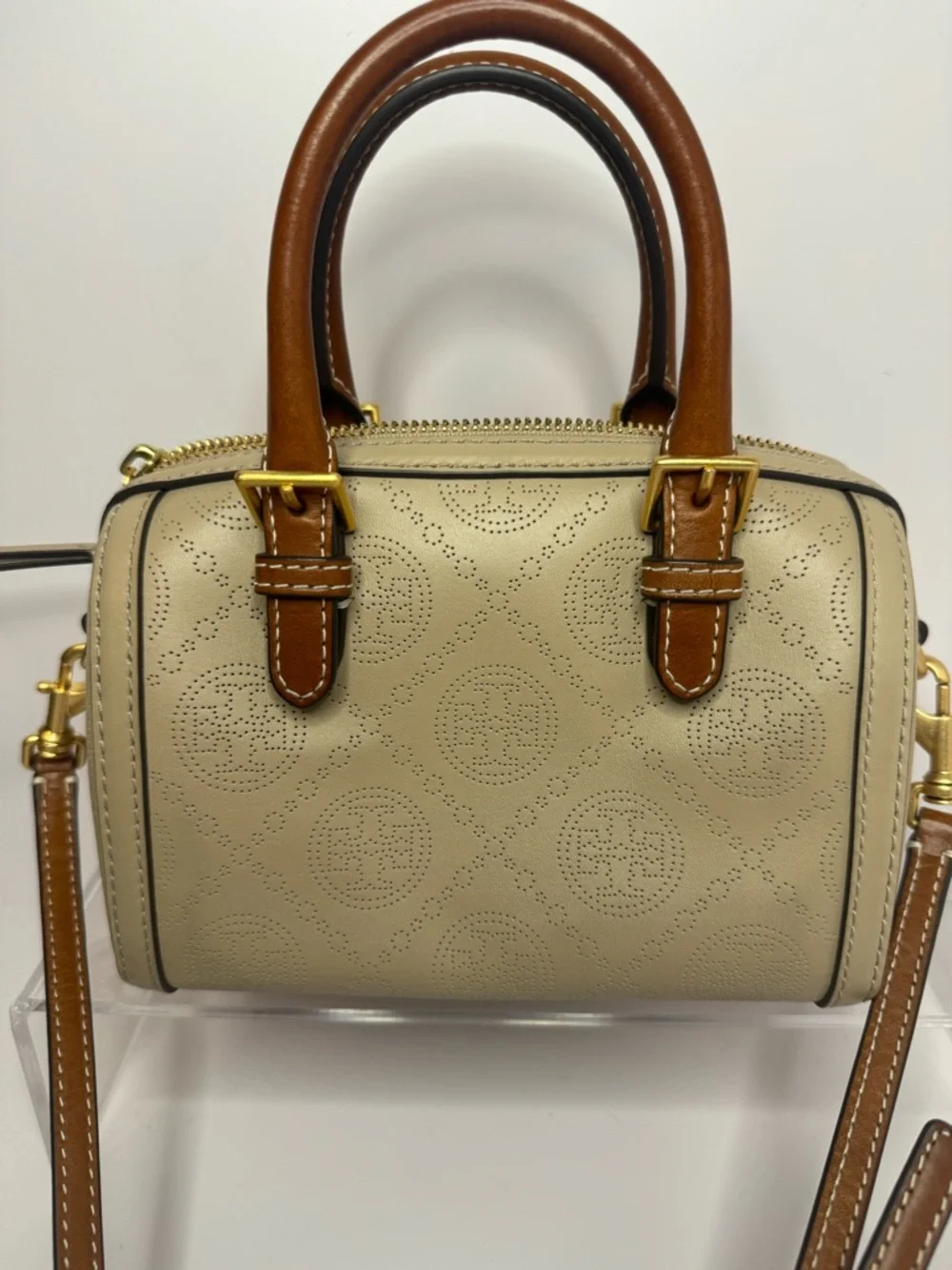 #261 Tory Burch Like New T Monogram Perforated Mini Barrel Bag Almond Flour - Picture 4 of 15